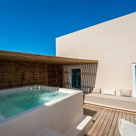 Splendid Santorini 1 Bedroom Princess Outdoor Hot Tub And Beautiful Sea Views Villa *