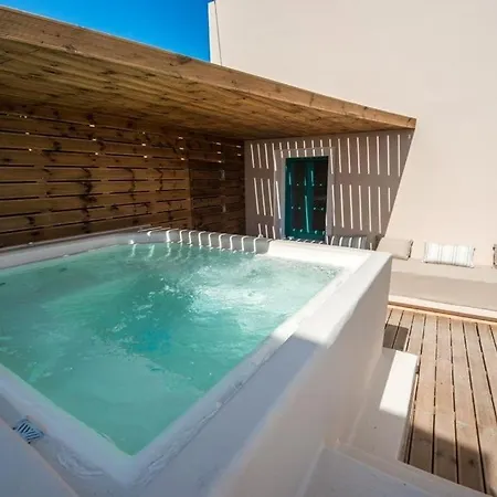 Splendid Santorini 1 Bedroom Princess Outdoor Hot Tub And Beautiful Sea Views Oia